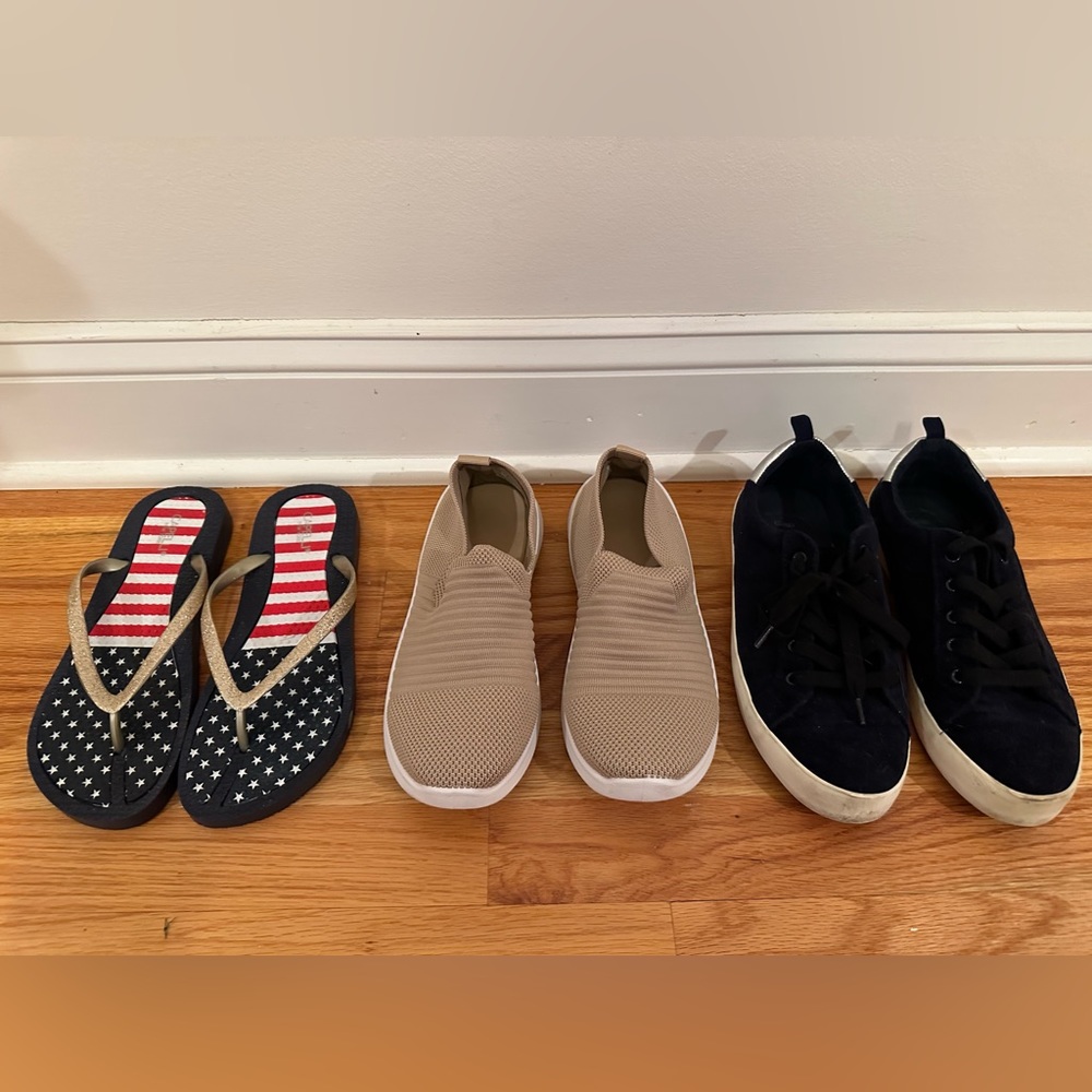 Size 8 - Lot Of 3 pairs of women's shoes Gap Danskin Mocassin Capelli flip flops